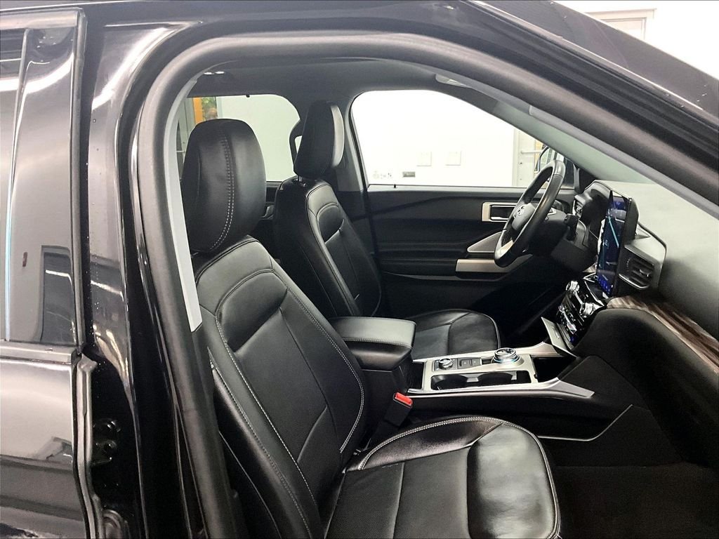 Used 2023 Black Metallic Ford Limited image 11