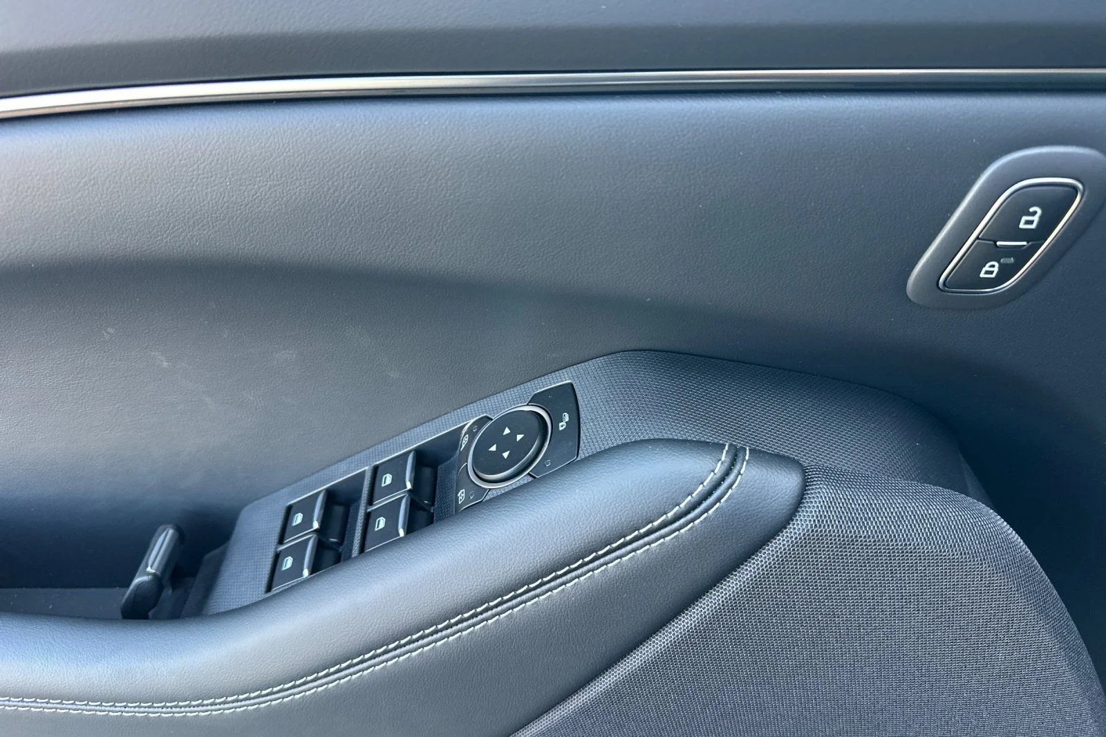 New 2026 Glacier Gray Metallic Tri-coat Ford Select image 10