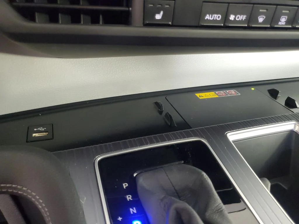2025 Toyota Sienna XLE - Photo 18