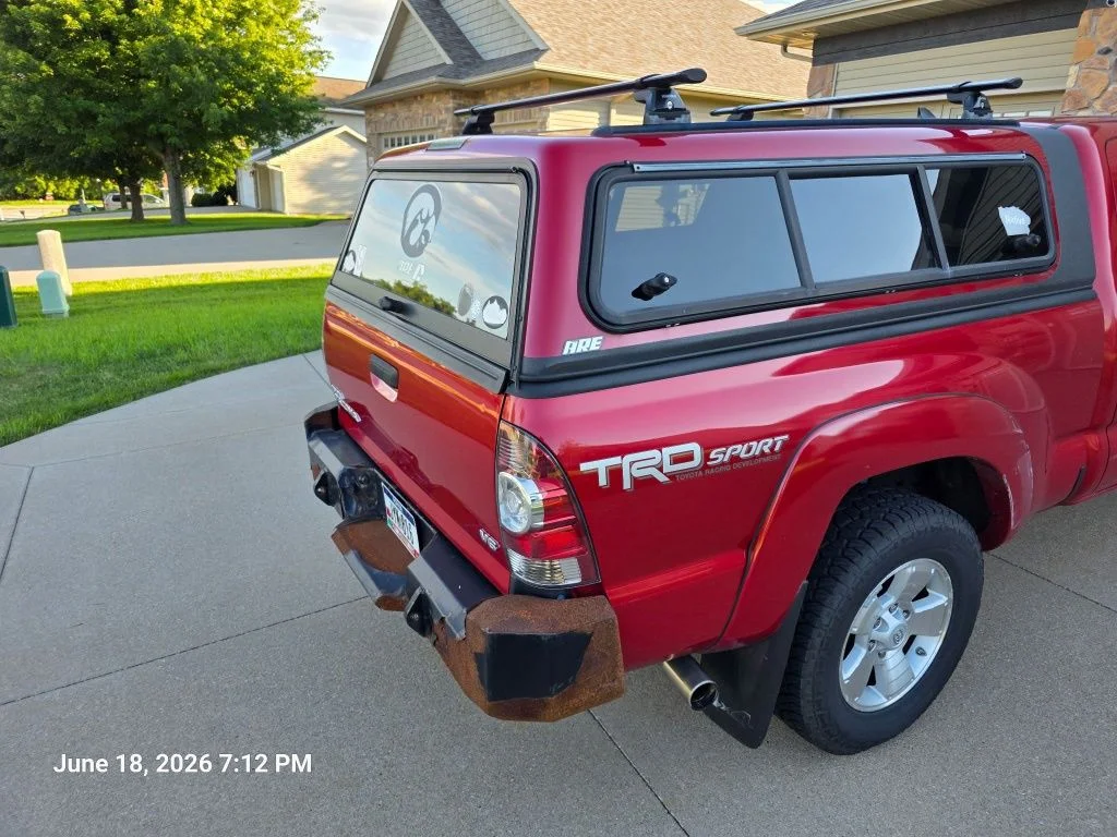 Used 2015 Red Toyota Base image 9