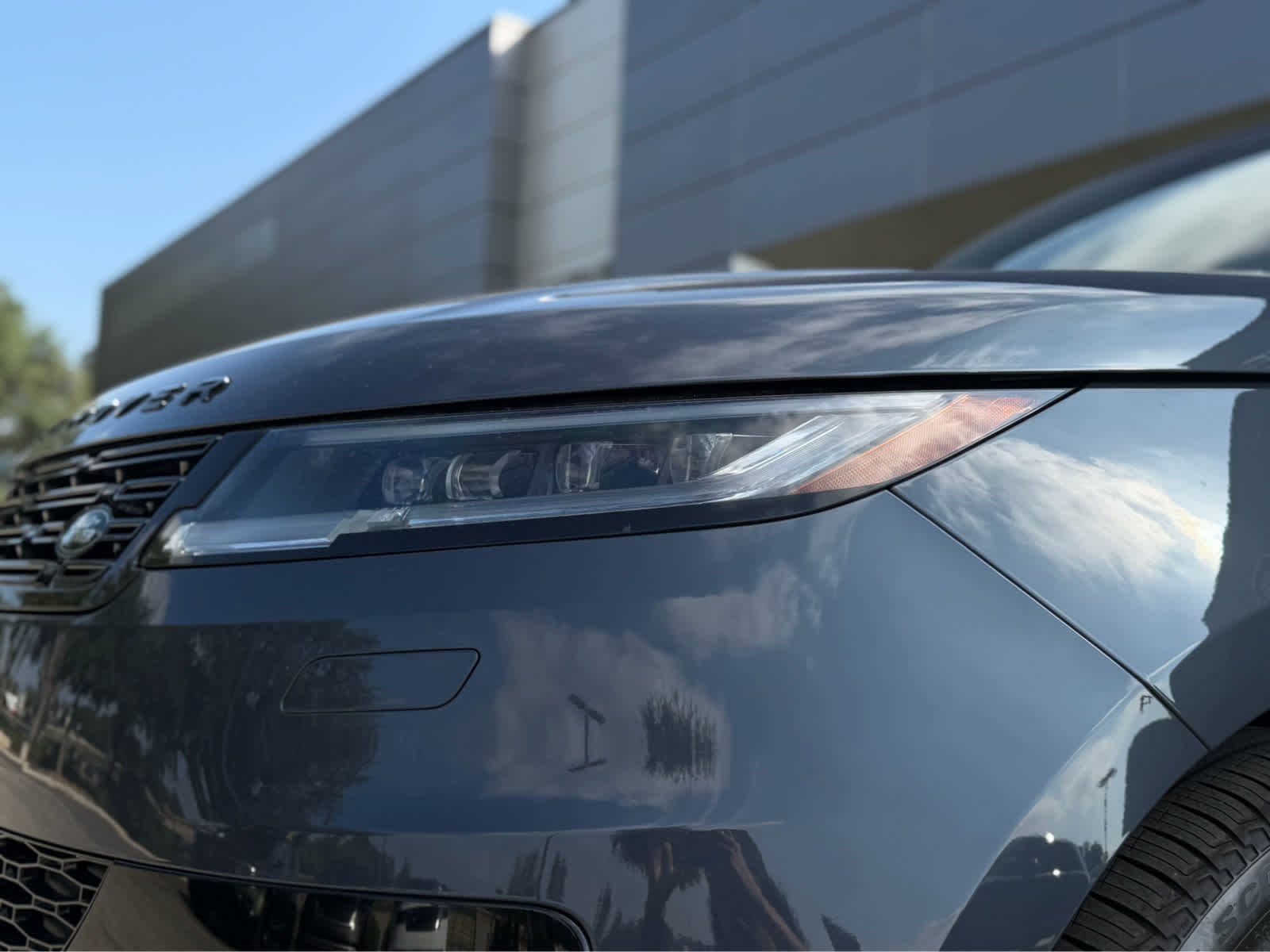 New 2026 Varesine Blue Land Rover Dynamic SE image 9
