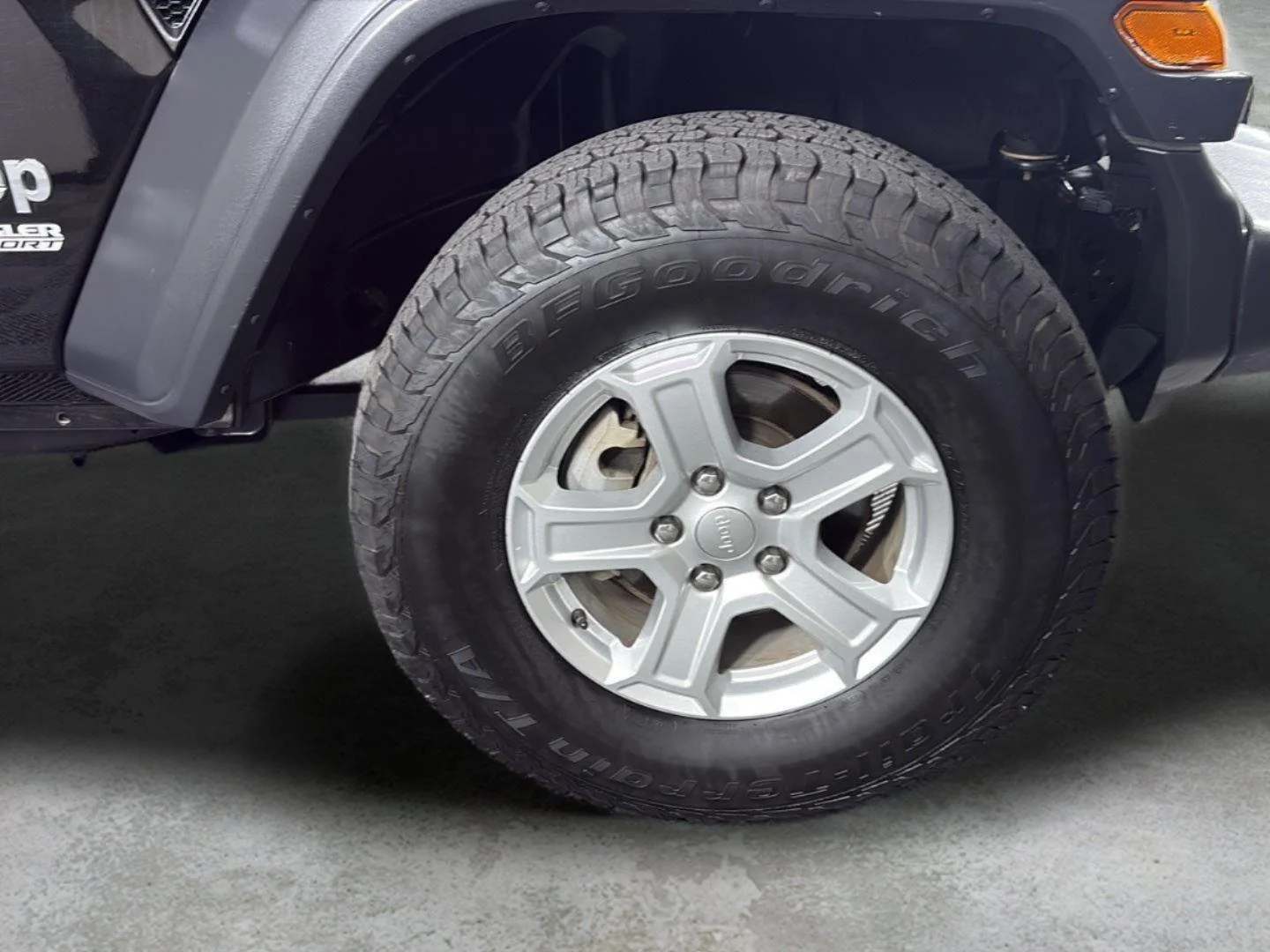 Used 2020 Black Clearcoat Jeep Sport S image 12