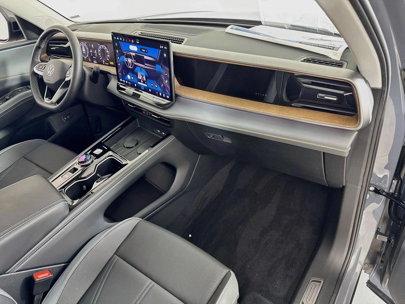 New 2027 Pure Gray Volkswagen SE w/Technology image 30