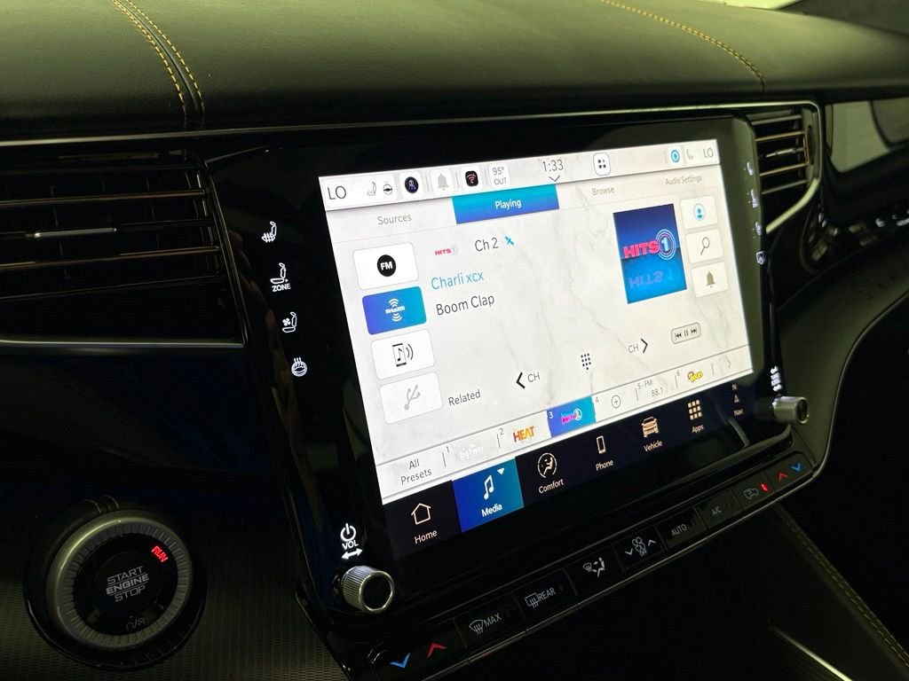 New 2026 Bright White Clear-Coat Exterior Paint Jeep Summit Reserve image 27