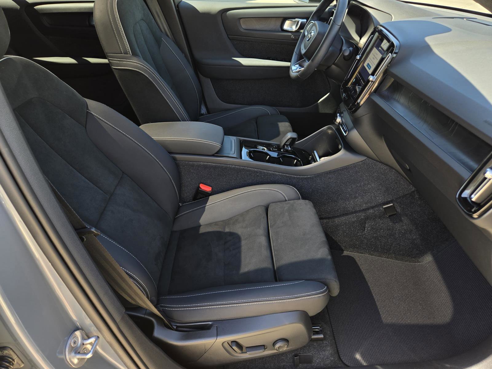 Used 2023 Thunder Gray Metallic Volvo Plus image 40
