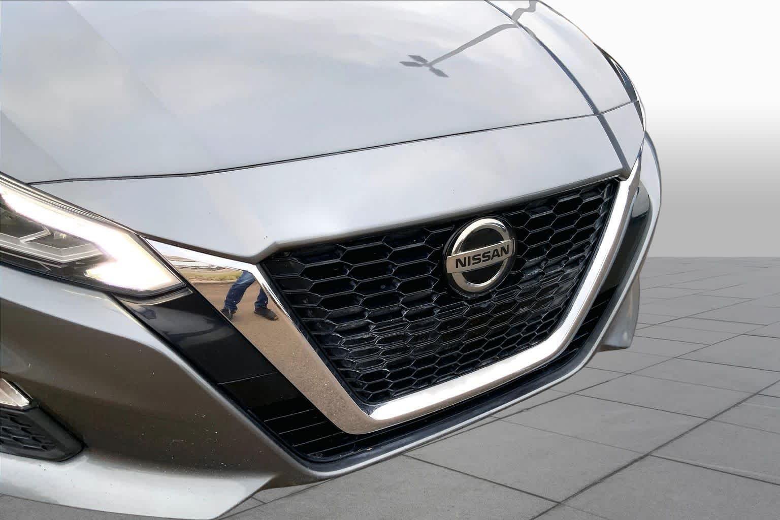 Used 2022 Gun Metallic Nissan 2.5 SV image 30