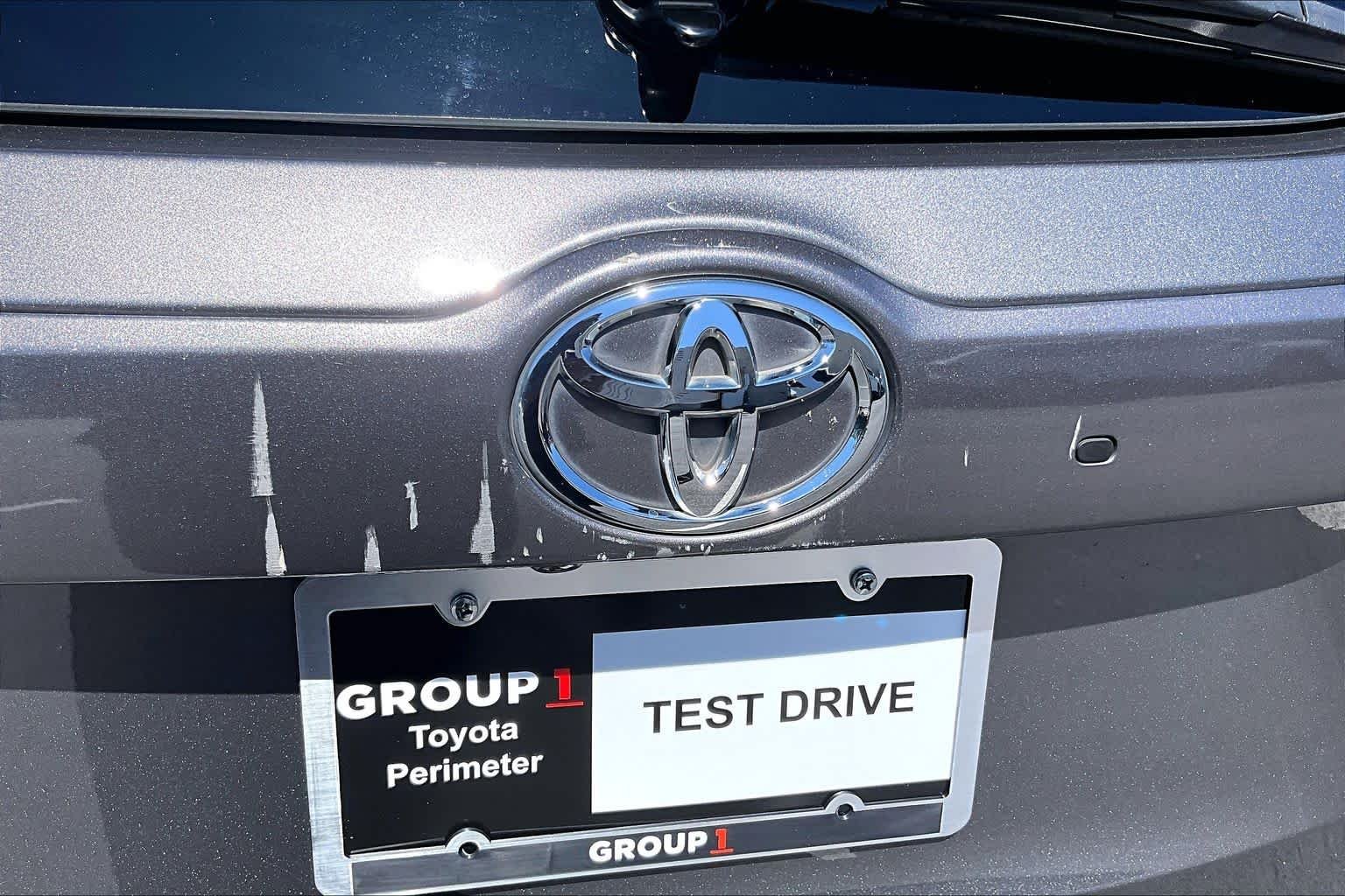 Used 2018 Predawn Gray Mica Toyota XLE image 31