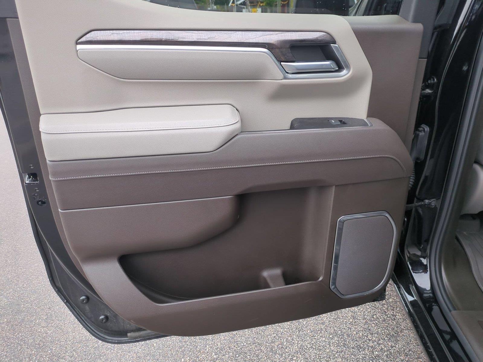 Used 2026 Black Chevrolet LTZ image 33