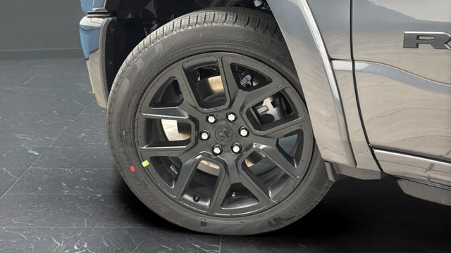 New 2026 Granite Crystal Metallic Clear-Coat Exterior Paint RAM Laramie image 39