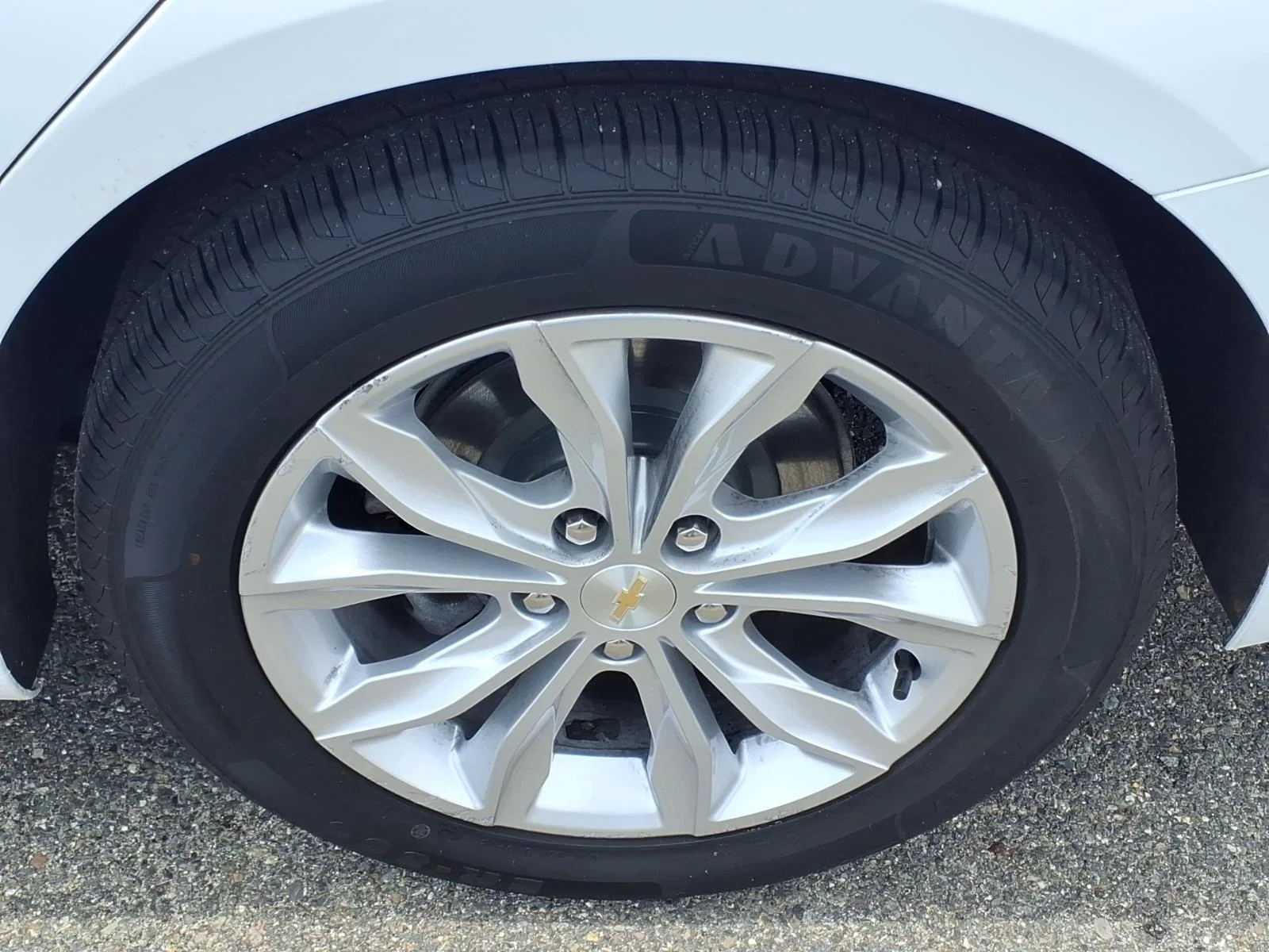 Used 2024 Summit White Chevrolet LT image 9