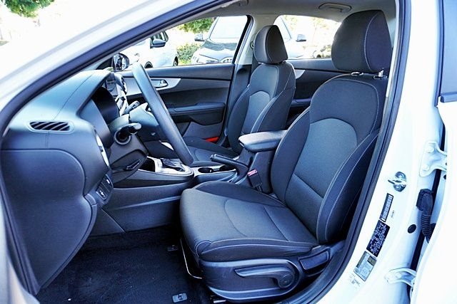 Used 2023 White Kia LX image 12
