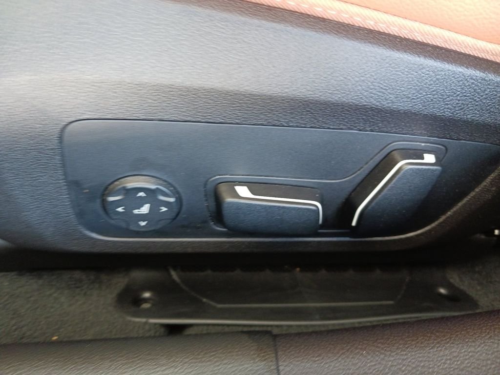 Used 2025 Black BMW 330i image 32