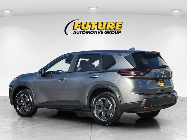 Used 2024 Gray Nissan SV image 7