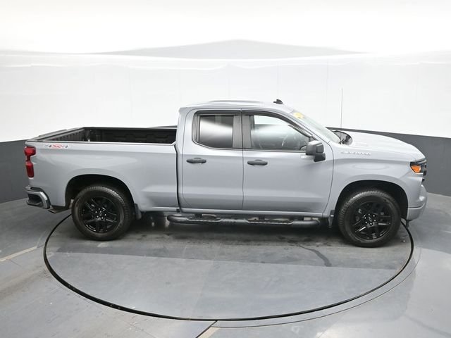 Used 2025 Gray Chevrolet Custom image 16