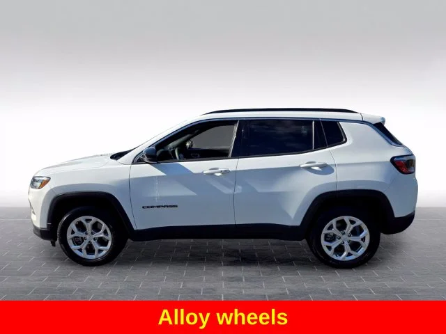 Used 2024 White Jeep Latitude image 5
