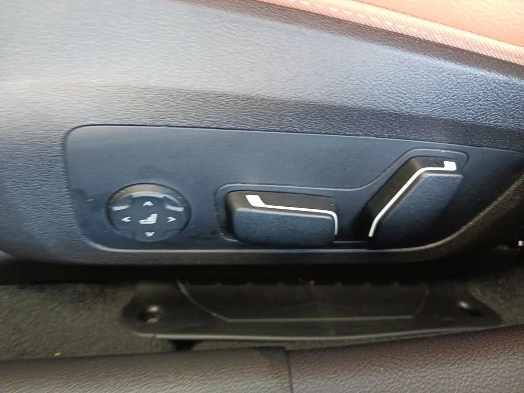 Used 2025 Black BMW 330i image 32