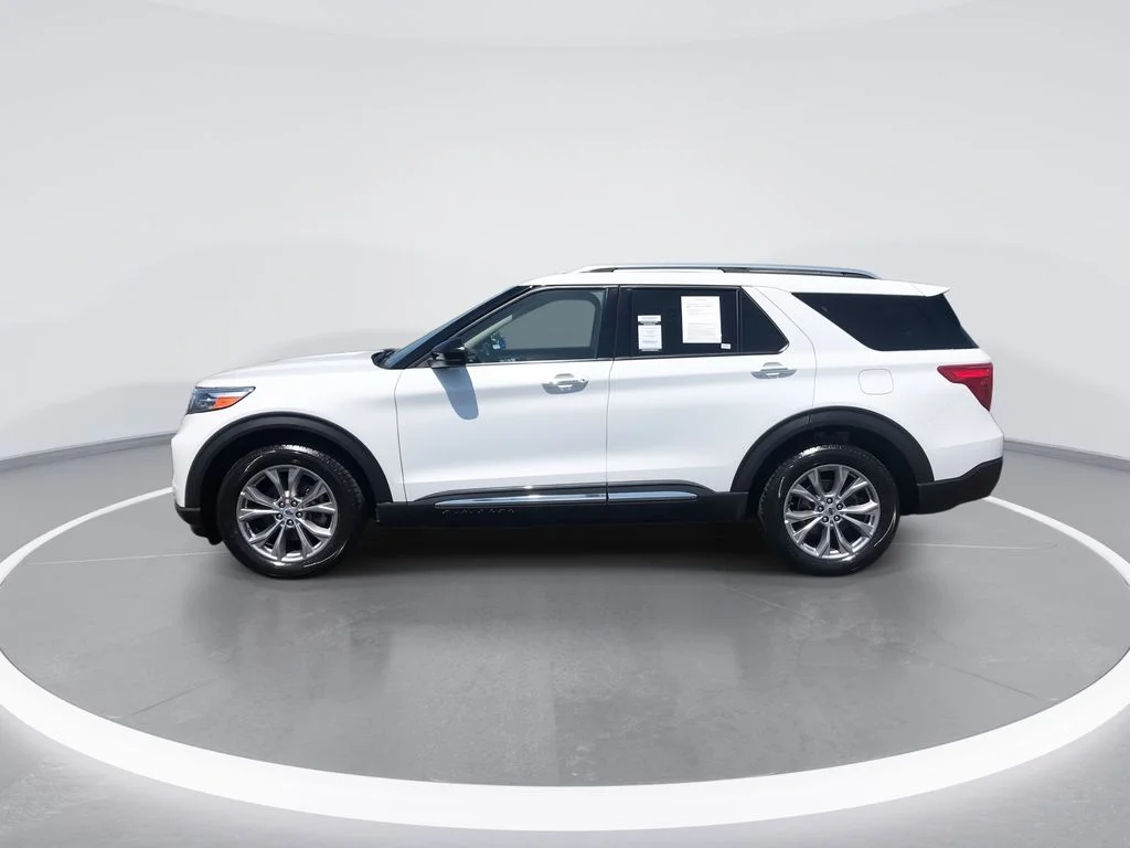 Used 2023 White Ford Limited image 5