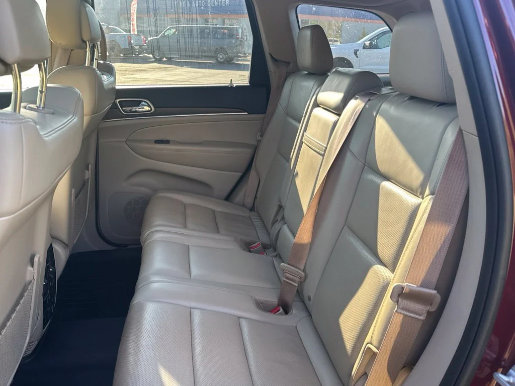 Used 2017 Velvet Jeep Limited image 10