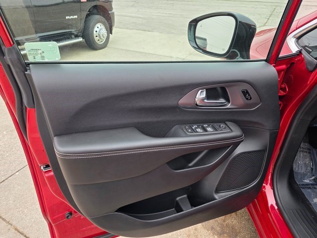 New 2026 Red Hot Pearl-Coat Exterior Paint Chrysler Select image 21