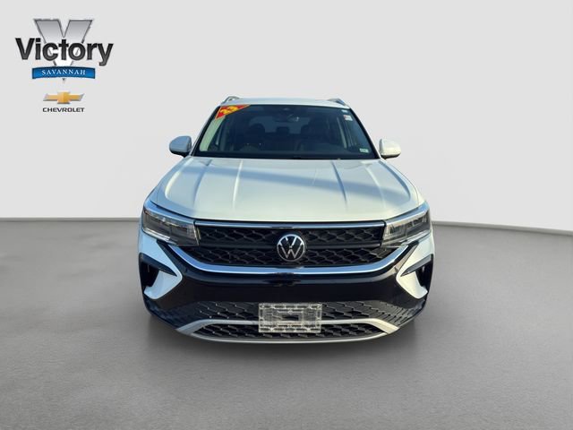 Used 2023 Volkswagen Taos SE with VIN 3VVYX7B24PM300543 for sale in Kansas City