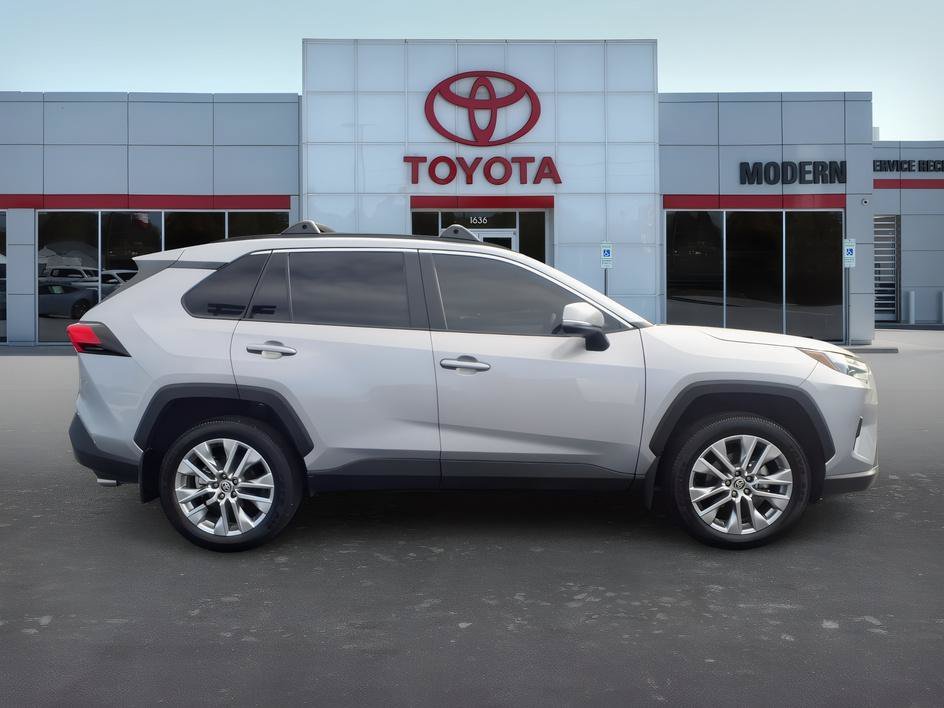 Used 2024 Silver Sky Metallic Toyota XLE Premium image 6