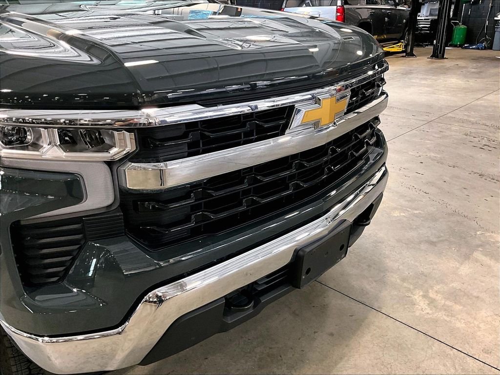 Used 2025 Gray Chevrolet LT image 33