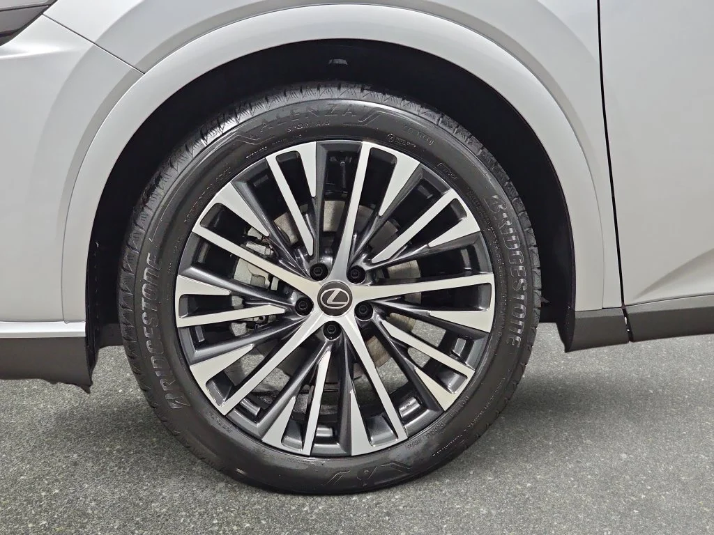 New 2026 Iridium Lexus PREMIUM PLUS image 31