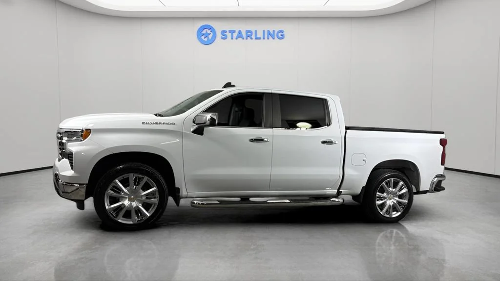 Used 2024 Summit White Chevrolet LT image 2