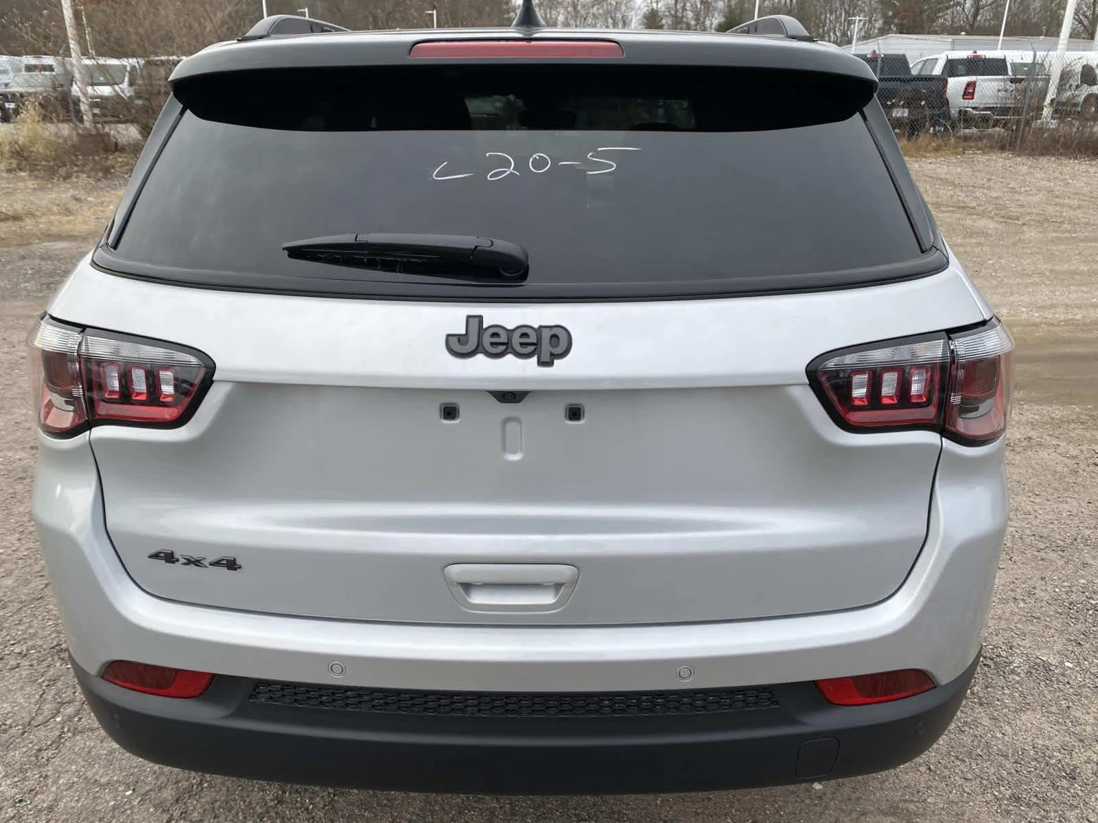 New 2026 Silver Zynith Metallic Clear-Coat Exterior Paint Jeep Limited Altitude image 5