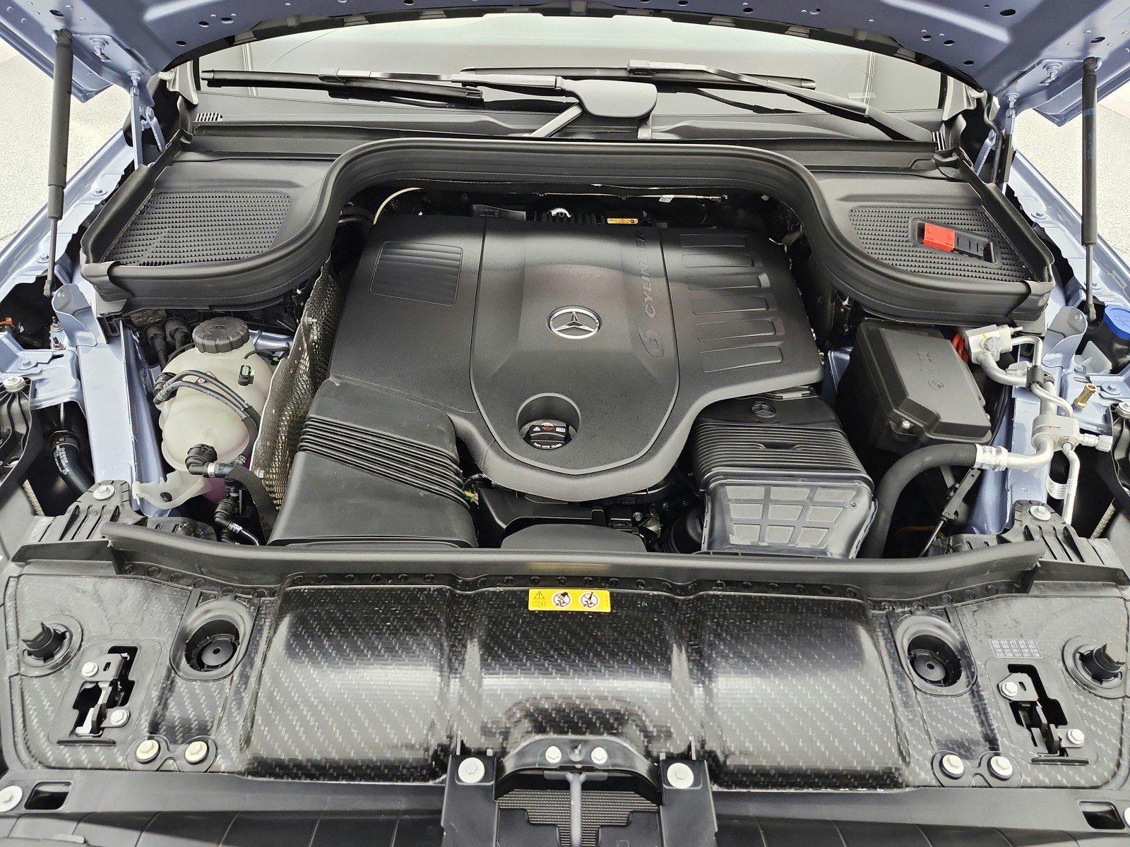 New 2026 MANUFAKTUR Cote d'Azur Light Blue Metallic Mercedes-Benz GLE 450 4MATIC® SUV image 12