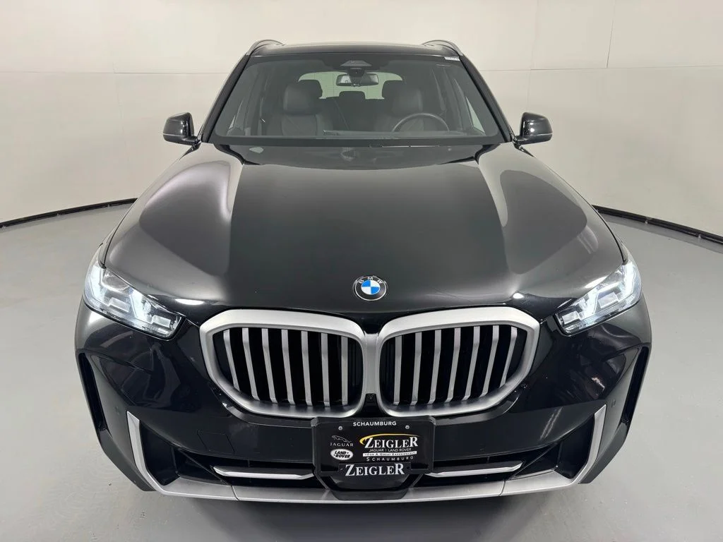 Used 2026 Black Sapphire Metallic BMW xDrive40i image 2