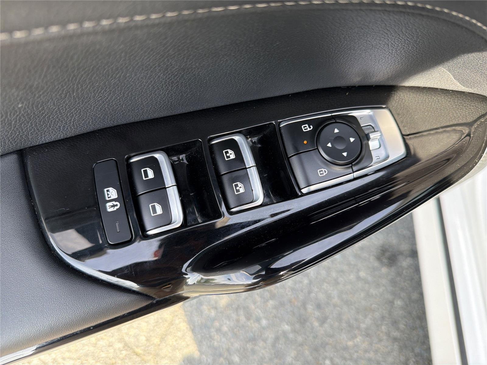 Used 2025 Snow White Pearl Kia GT-Line image 21