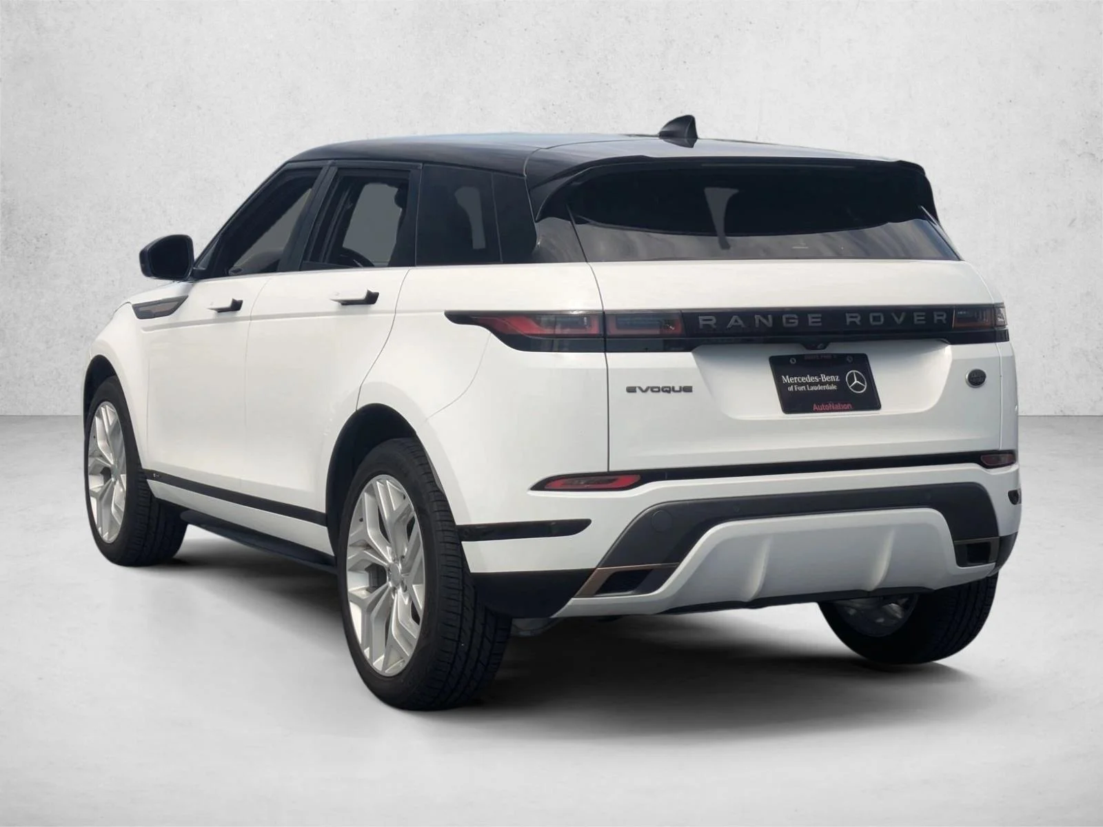 Used 2021 Yulong White Metallic Land Rover R-Dynamic S image 7