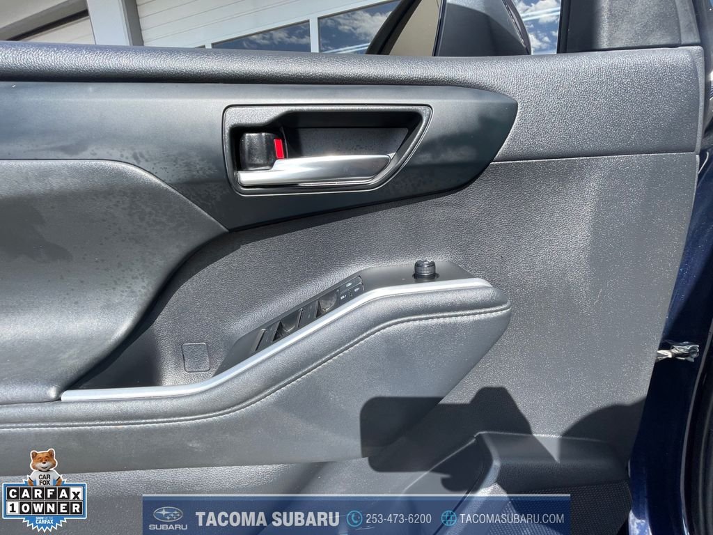 Used 2021  Toyota XLE image 11