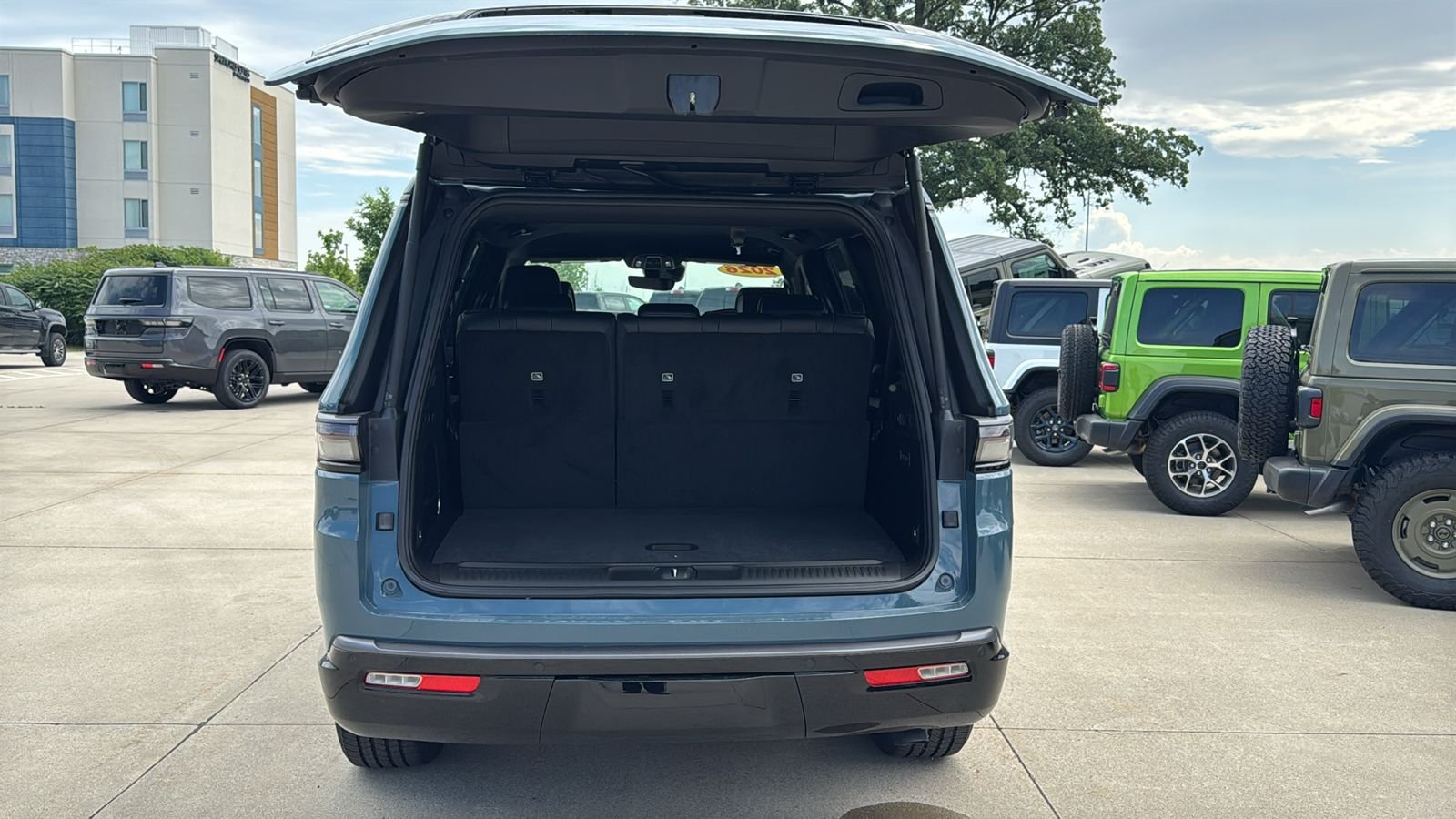 New 2026 Steel Blue Exterior Paint Jeep Limited Altitude image 13