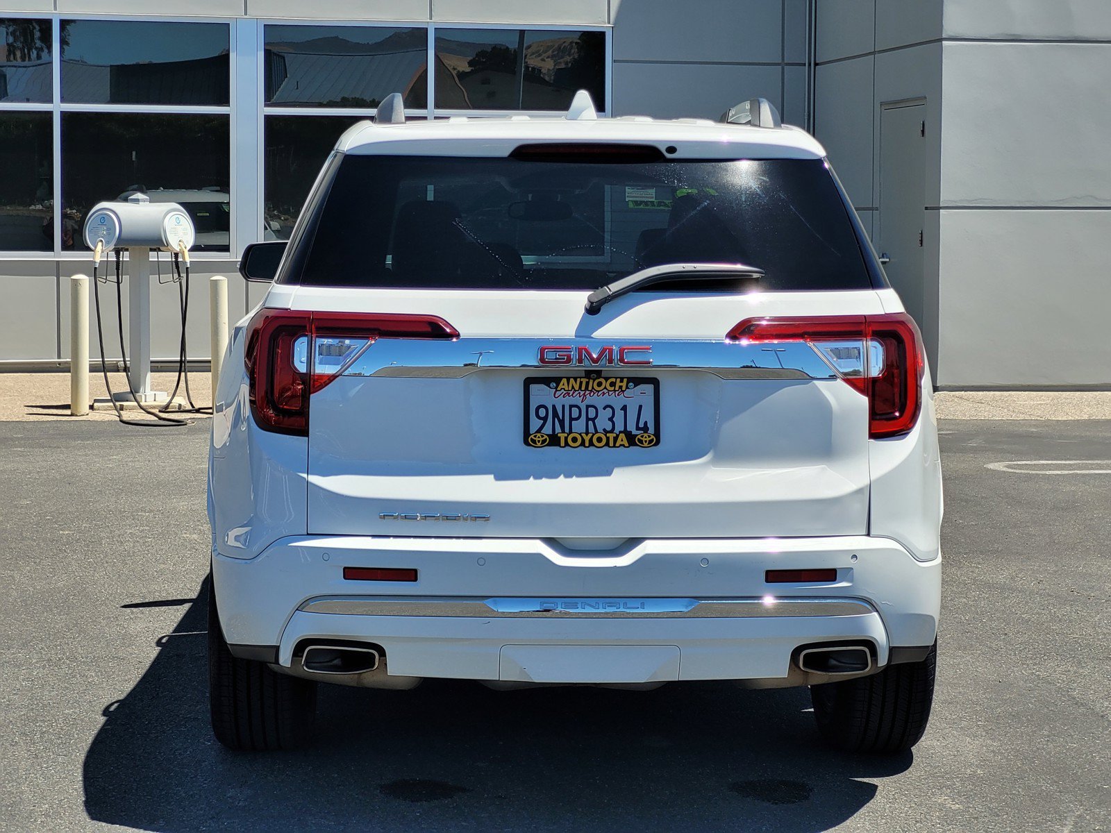 Used 2023 Summit White GMC Denali image 5