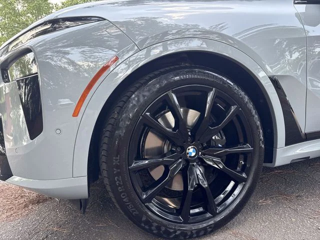 Used 2024 Gray BMW xDrive40i image 10