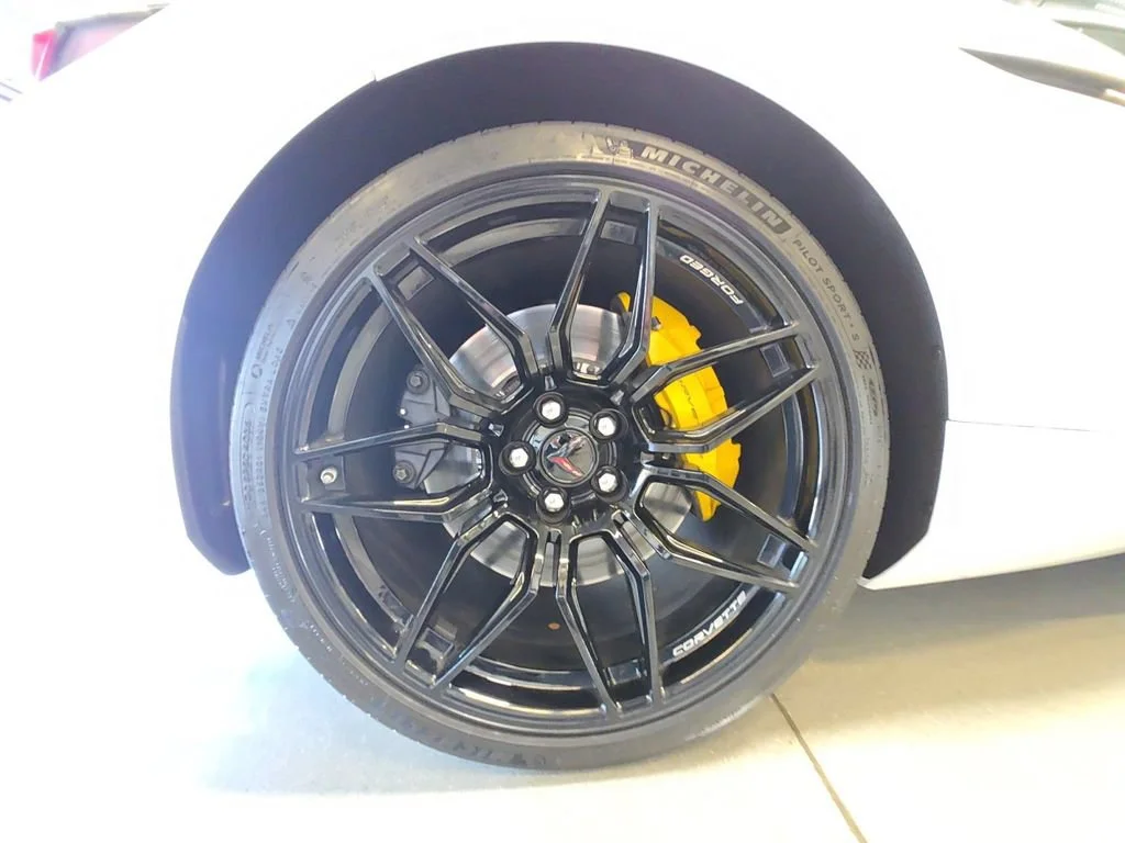 Used 2025 Arctic White Chevrolet 1LZ image 27