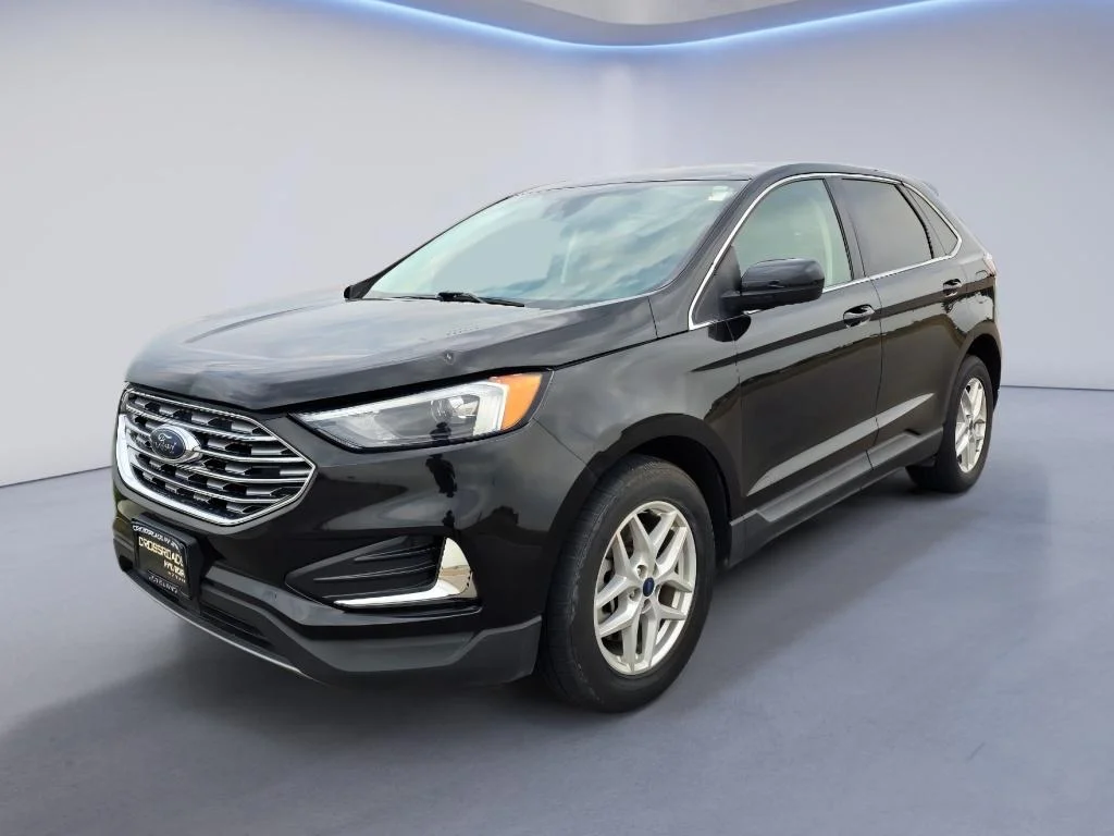 Used 2022 Agate Black Metallic Ford SEL image 1