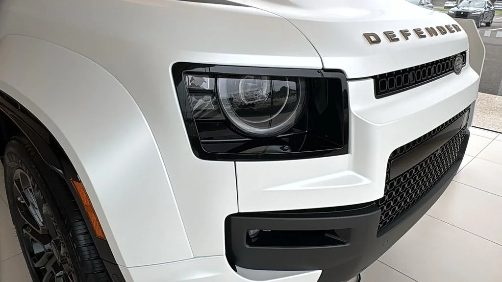 New 2026 White Land Rover OCTA image 33
