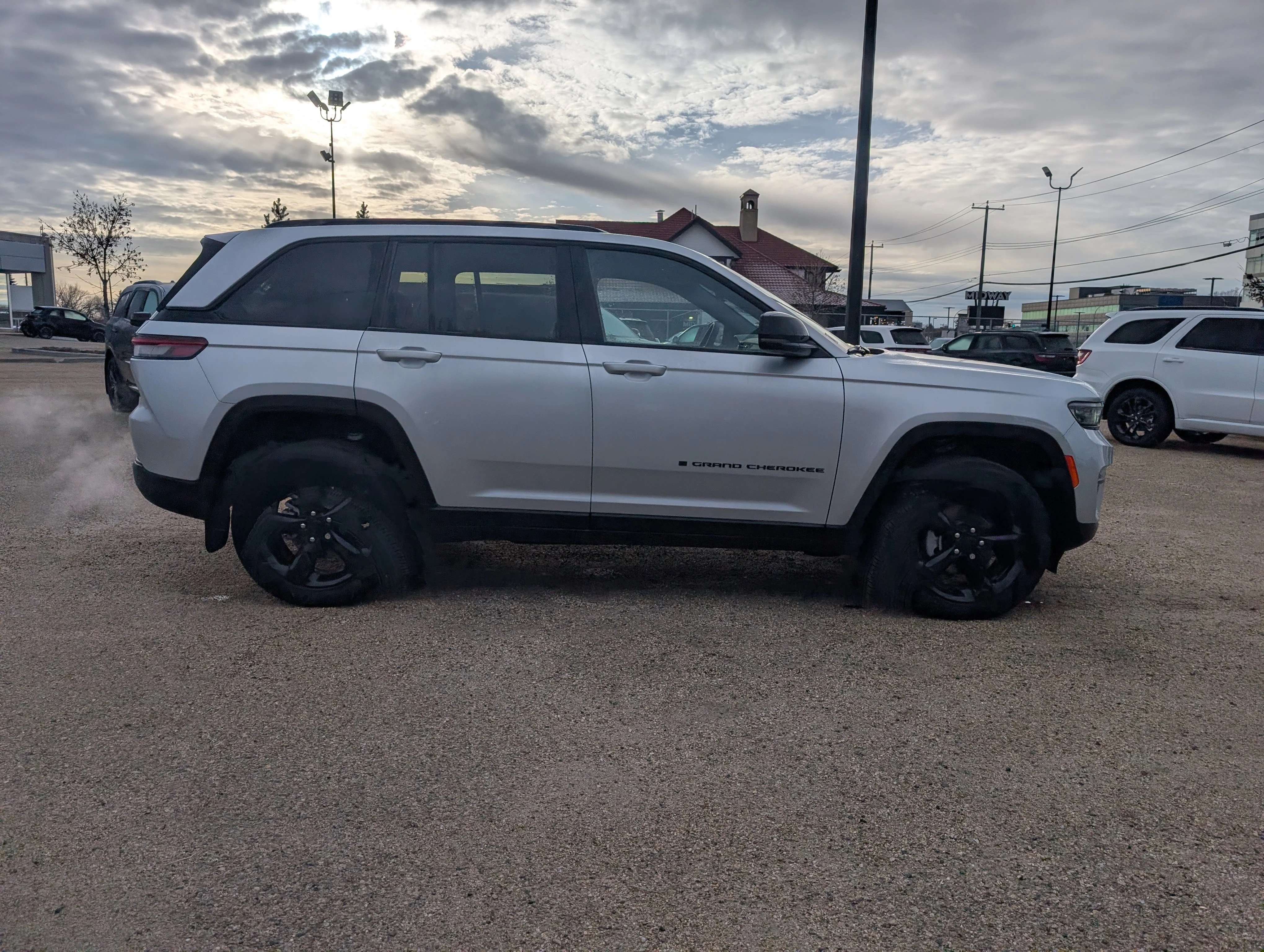 New 2025 Silver Zynith Jeep Altitude image 8