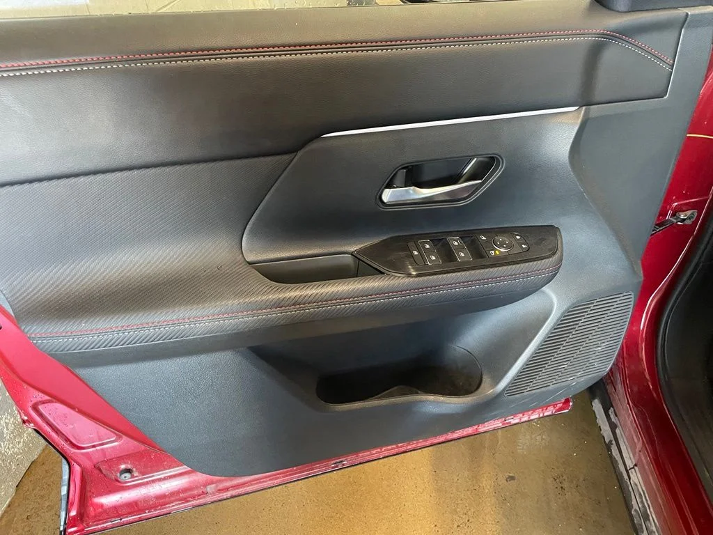 Used 2025 Red Nissan SR image 9