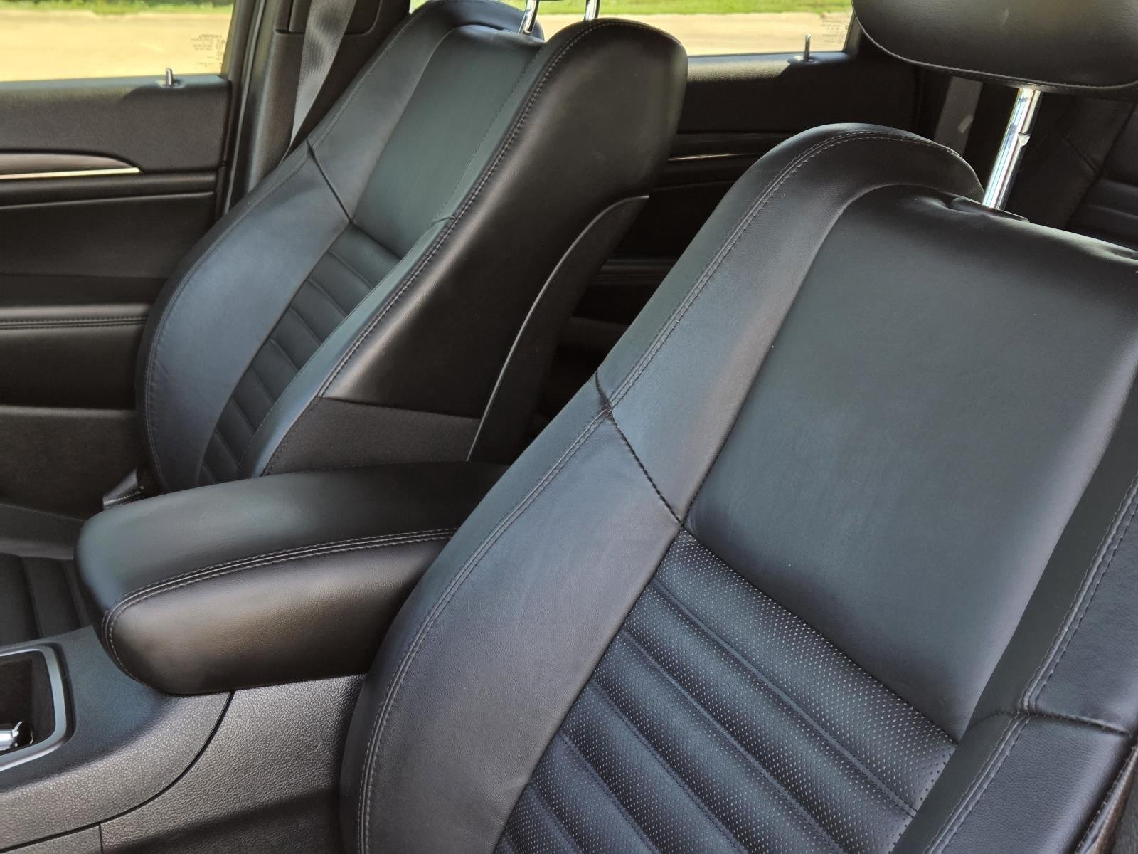 Used 2019 Bright White Clearcoat Jeep Limited X image 30