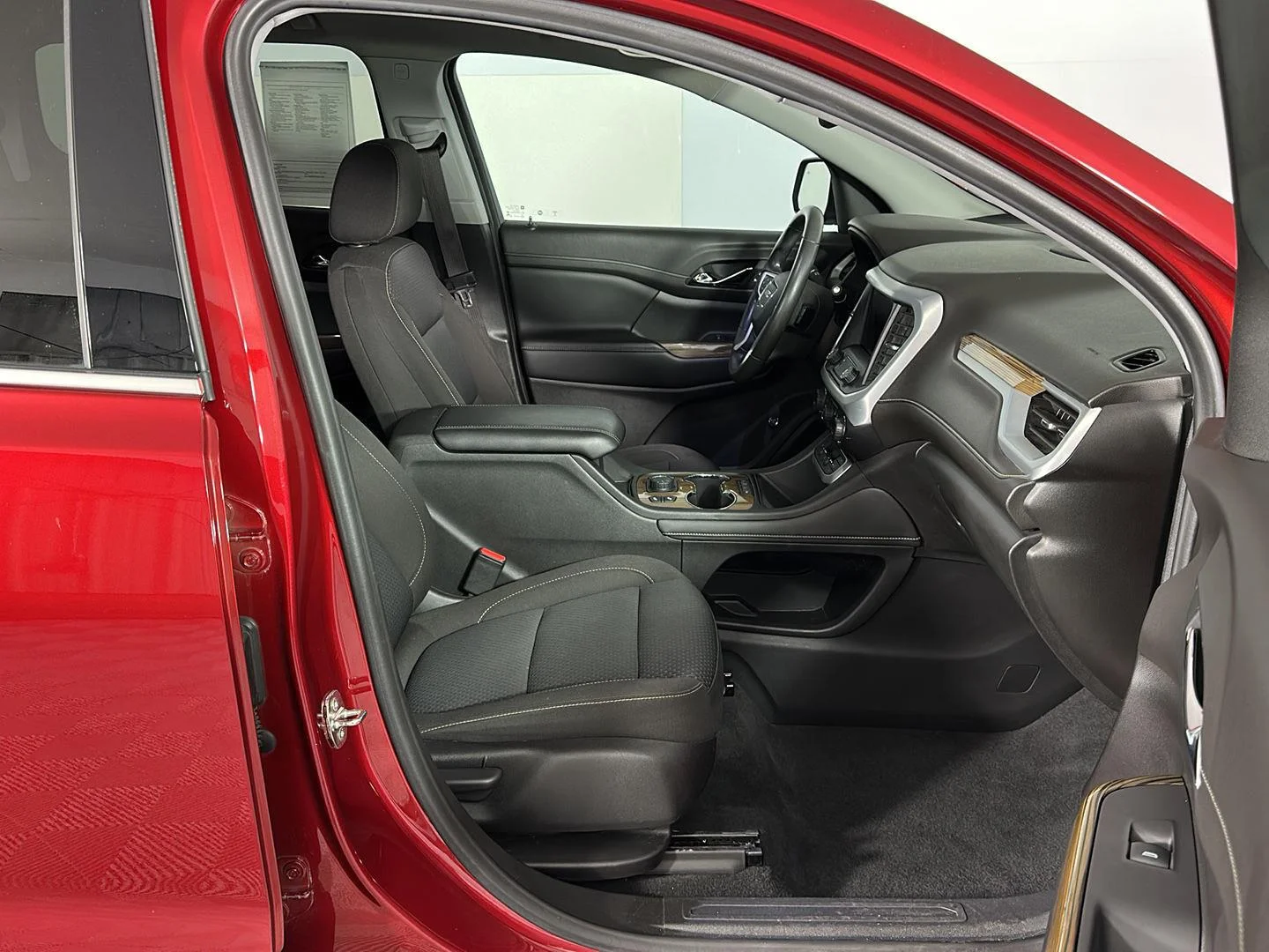 Used 2021 Cayenne Red Tintcoat GMC SLE image 29
