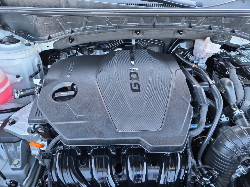 Used 2025 Silver Hyundai SEL image 33