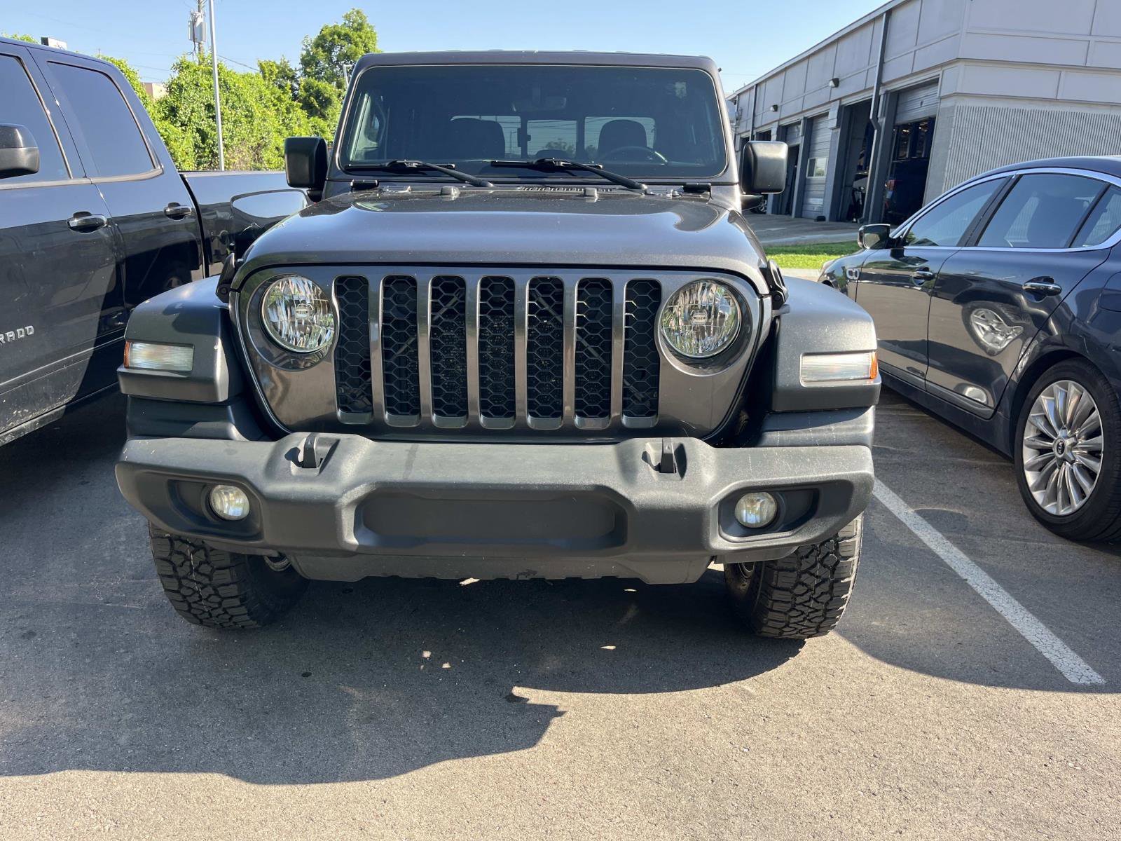 Used 2020 Granite Crystal Metallic Clearcoat Jeep Sport S image 6