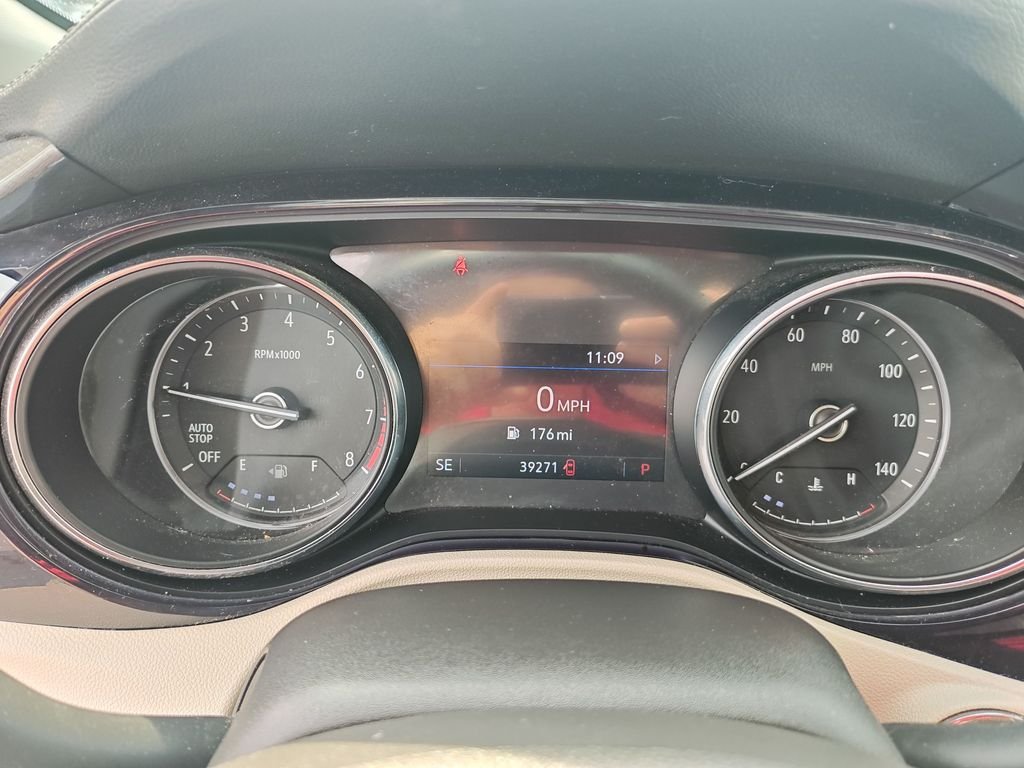Used 2022 White Buick Select image 18