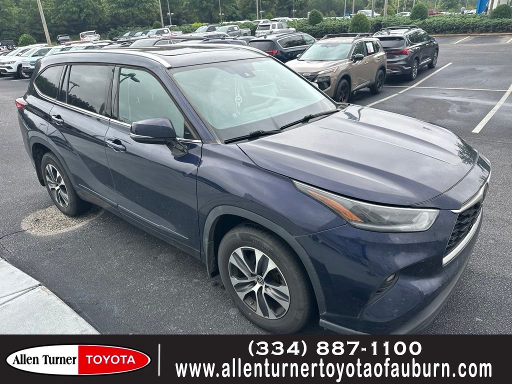 Used 2021  Toyota XLE image 1