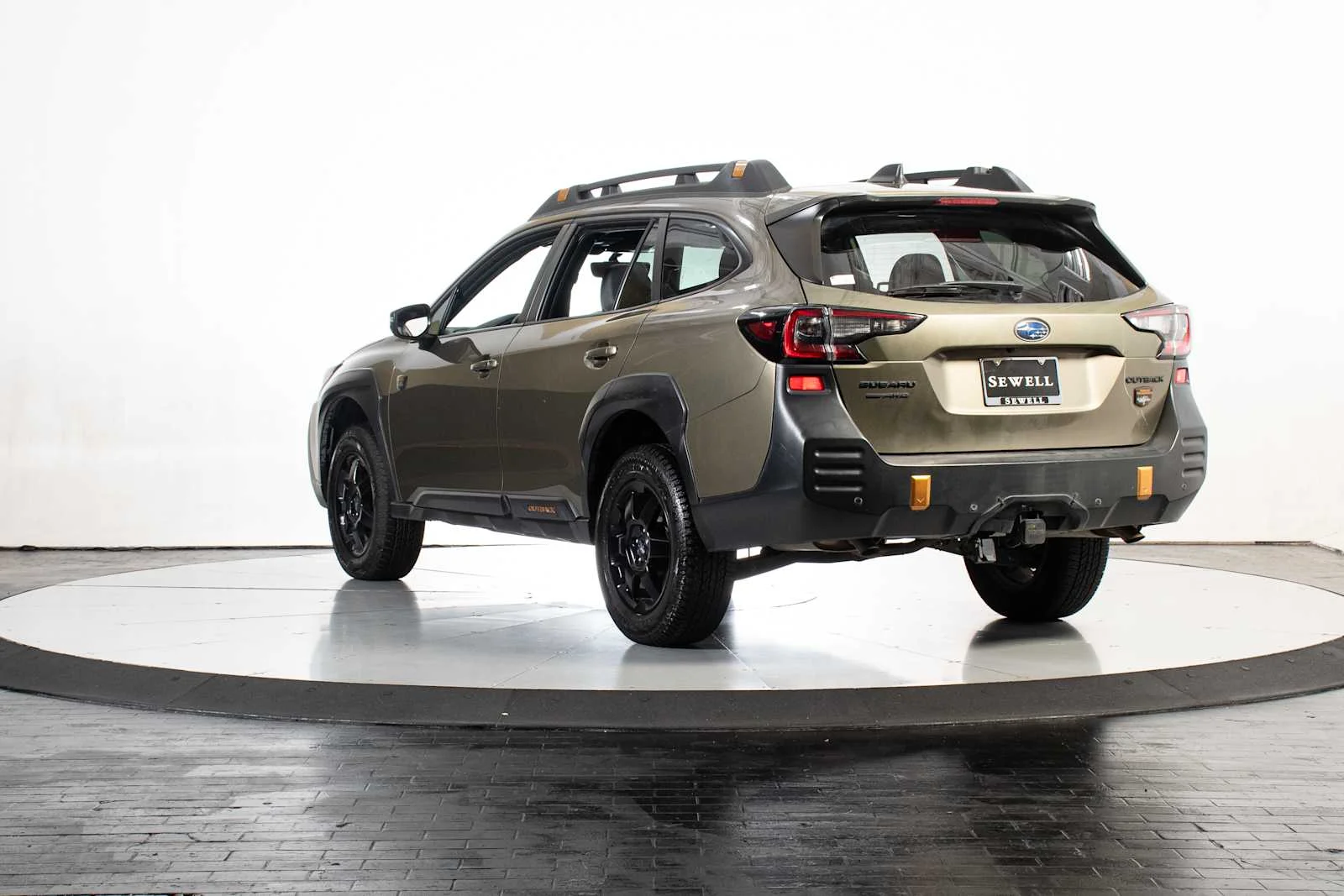 Used 2022 Autumn Green Metallic Subaru Wilderness image 4