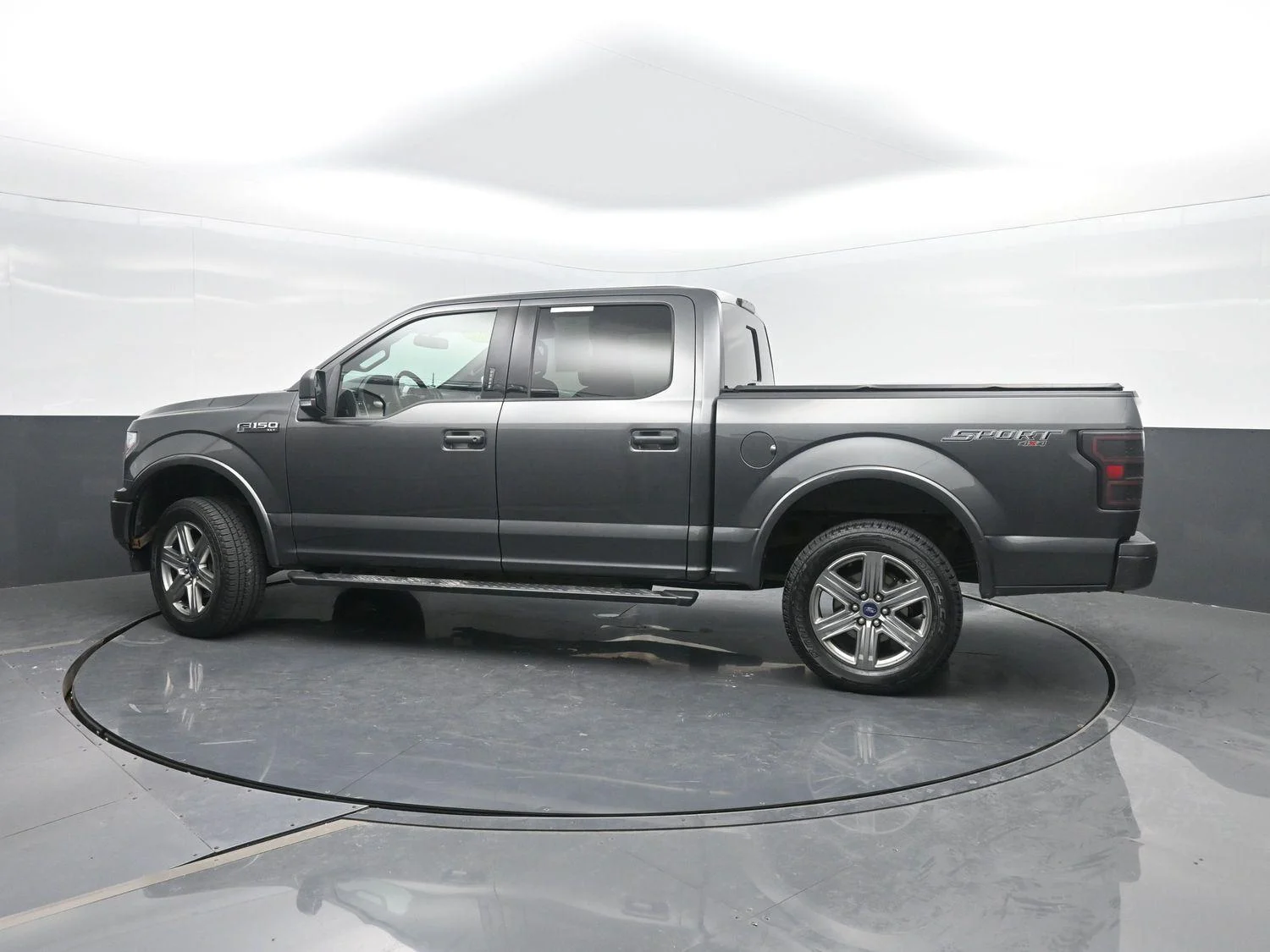 Used 2018 Magnetic Ford XLT image 40